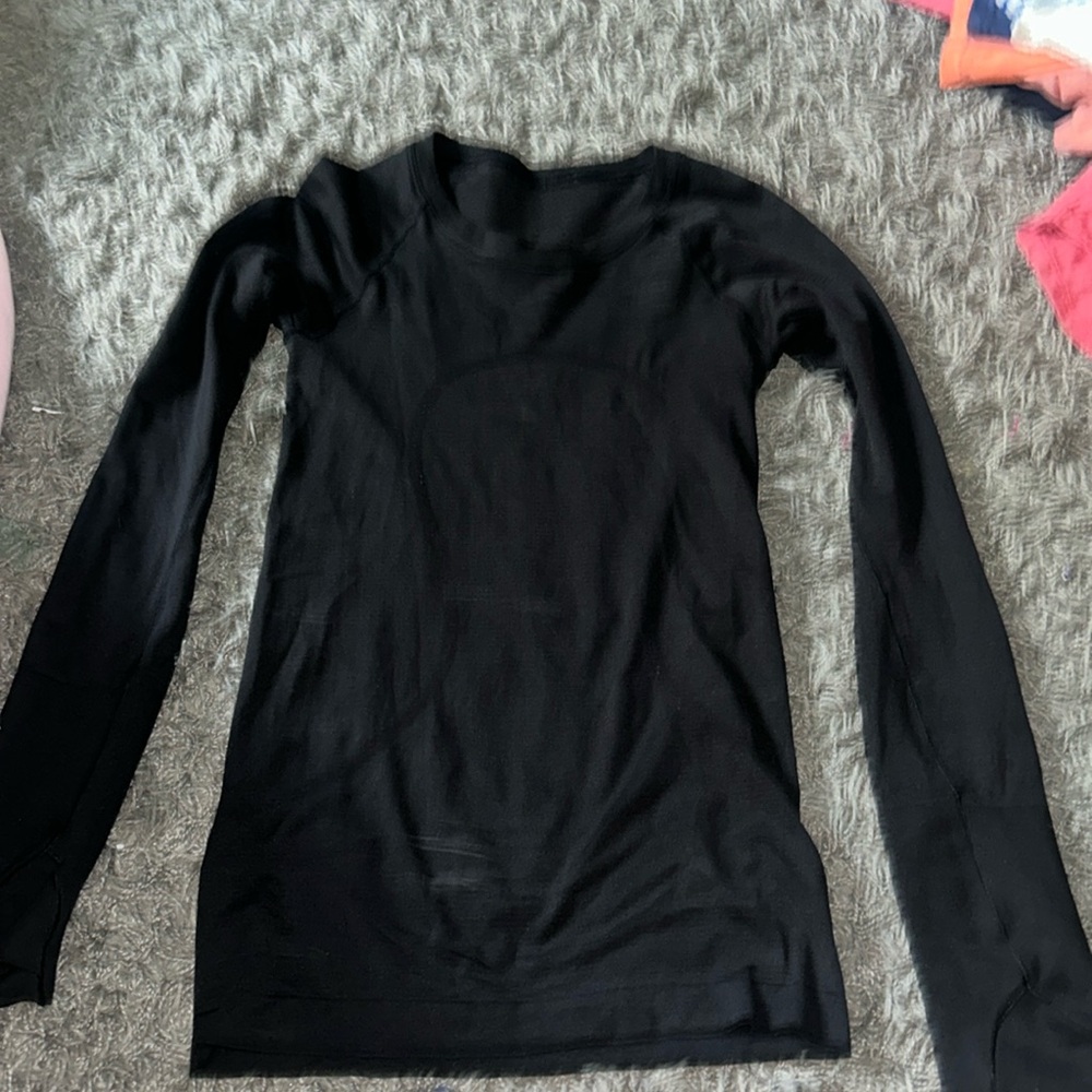 Lululemon black long sleeve swiftly
